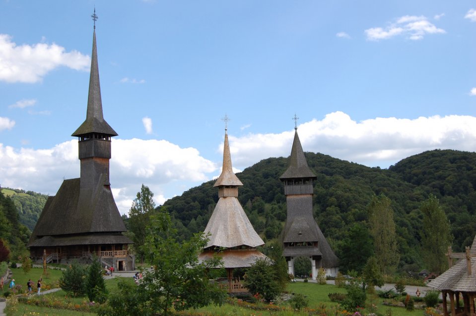 Manastirea_Barsana_Maramures_-_vedere_de_ansamblu.jpg
