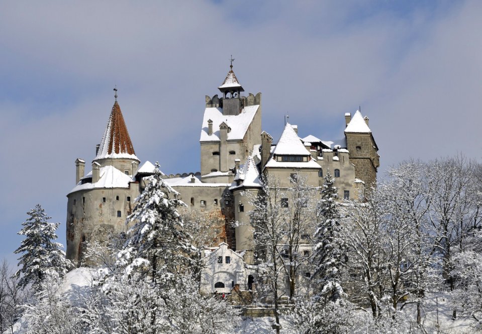 Castelul-bran-iarna.jpg